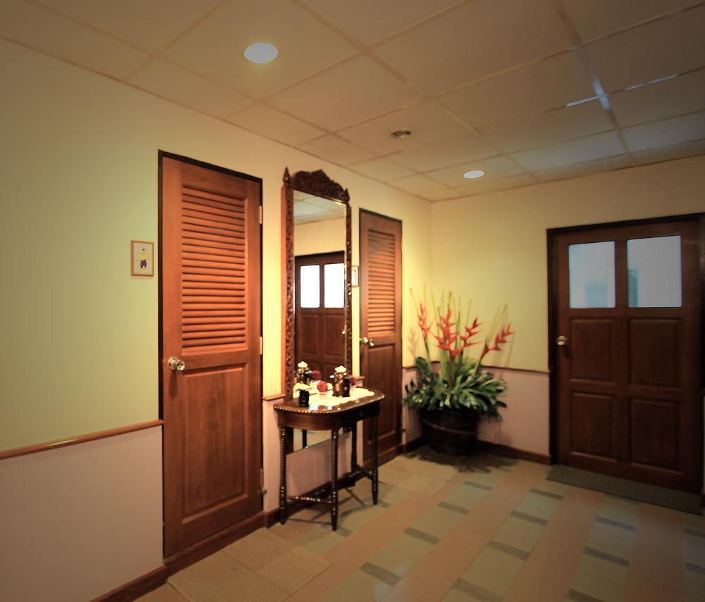Travel Lodge Surawong (Adults Only) Bangkok Exterior photo