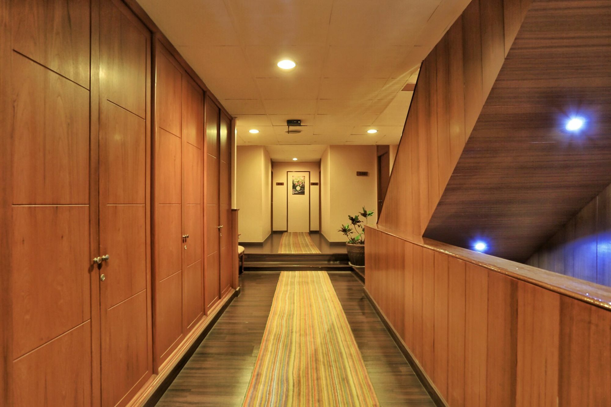 Travel Lodge Surawong (Adults Only) Bangkok Exterior photo